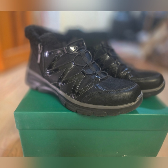 Skechers Shoes - Skechers Relaxed Fit Air-cooled Memory Foam